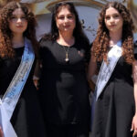 Əkiz bacılar eyni ixtisasa qəbul olundu – Foto